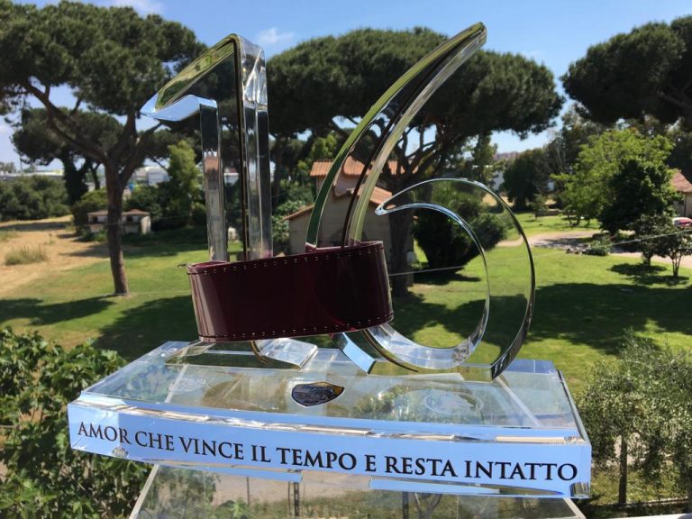 Trofeo a De Rossi per l'ultima partita